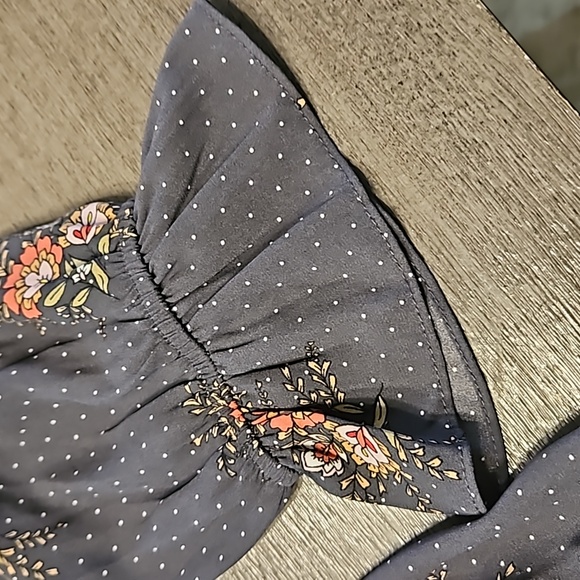 T TAHARI Long Sleeve Blouse - Picture 3 of 7